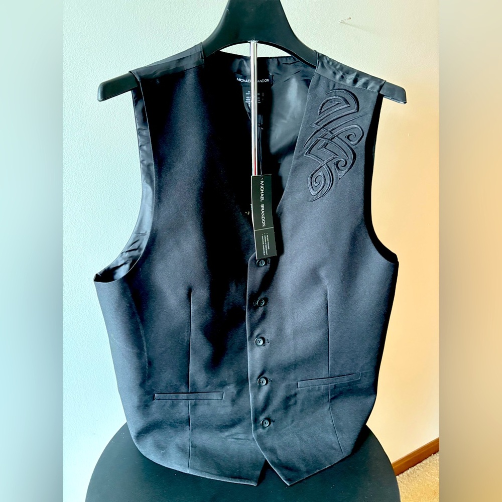 NEW W TAGS:Michael Brandon Elegant Men’s Black Vest w Tone on Tone Embroidery XL